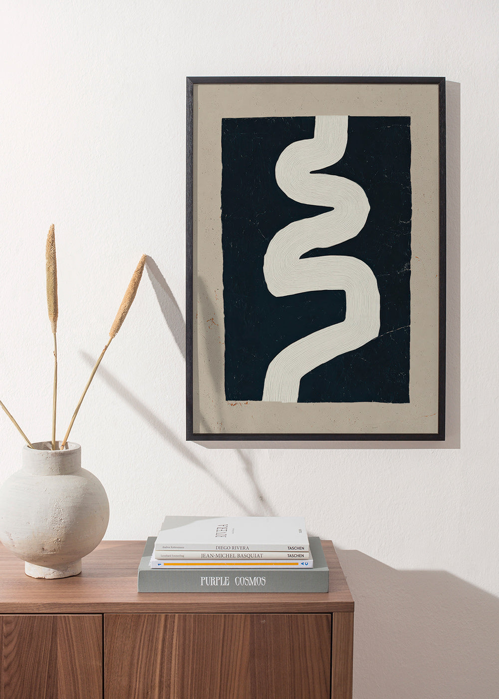 Impression minimaliste courbe blanche sur panneau sombre