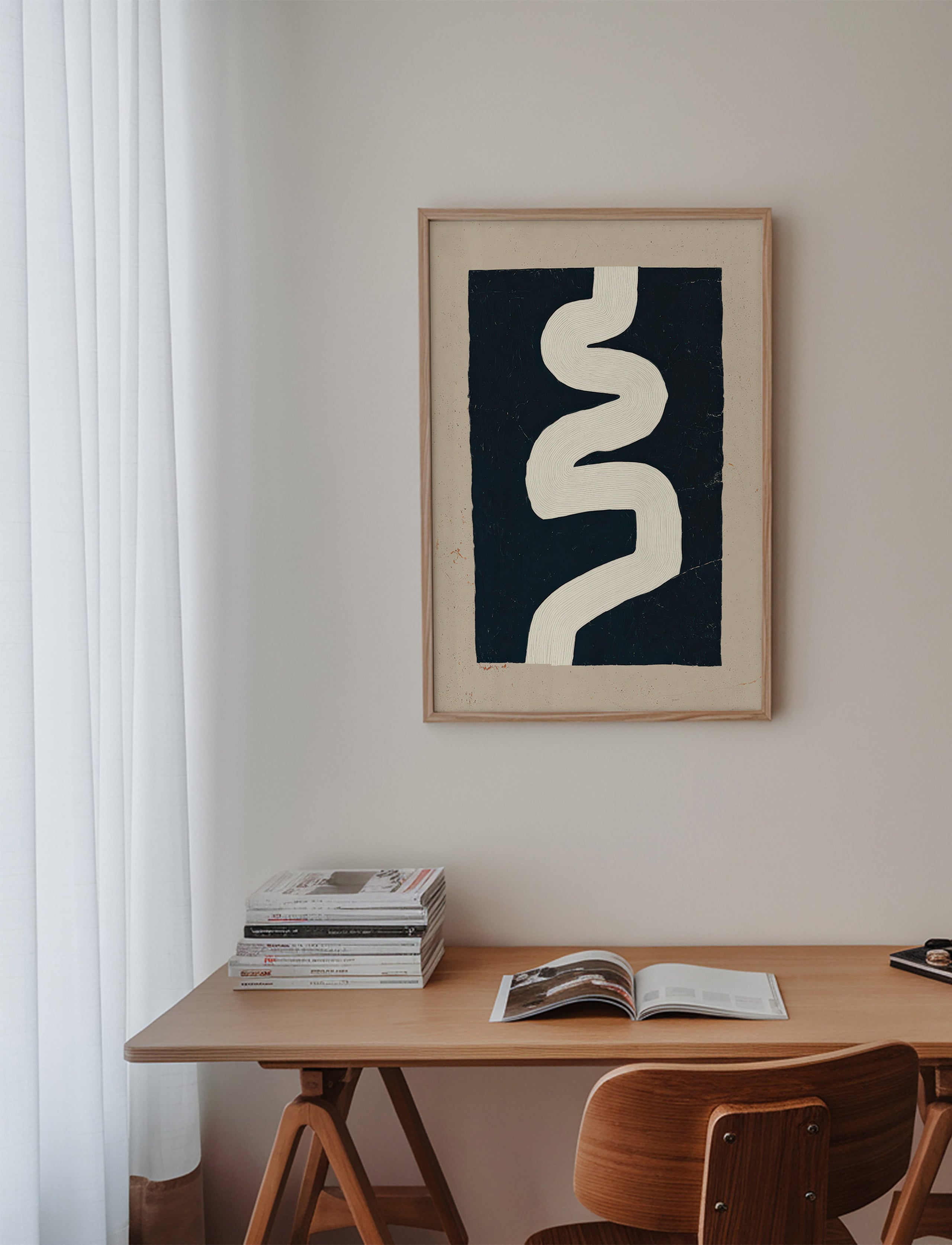 Impression minimaliste courbe blanche sur panneau sombre