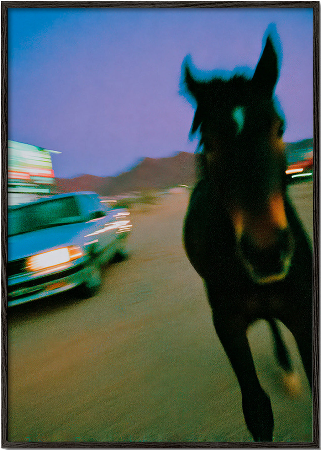 Œuvre cheval en mouvement au crépuscule