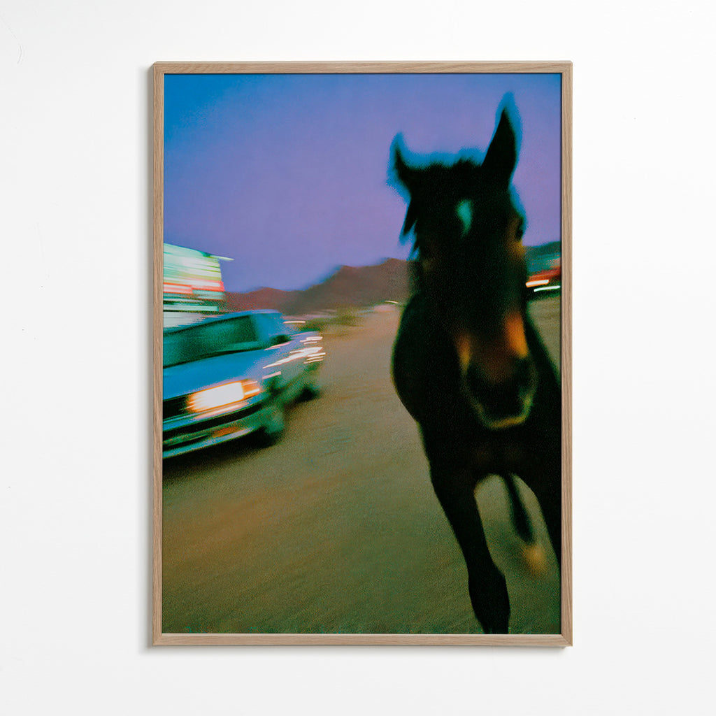 Œuvre cheval en mouvement au crépuscule