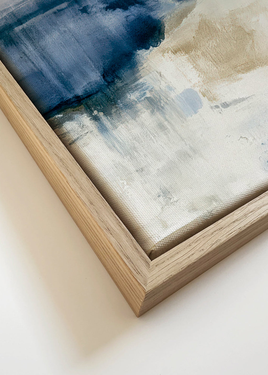 Œuvre abstraite brouillard hivernal en touches bleues
