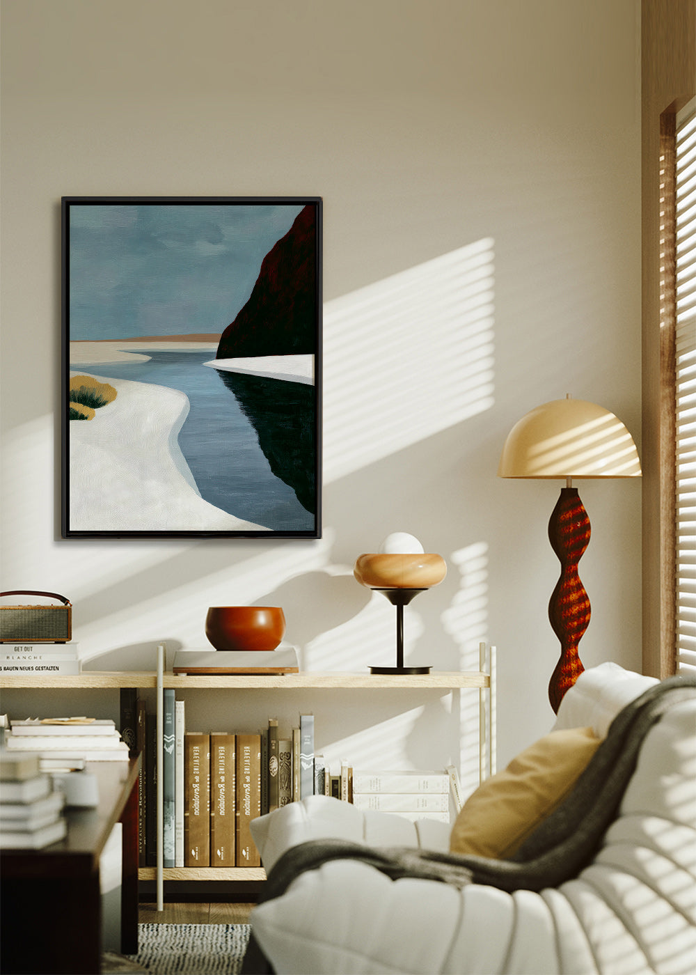 Art de paysage: estuaire minimaliste avec falaise sombre