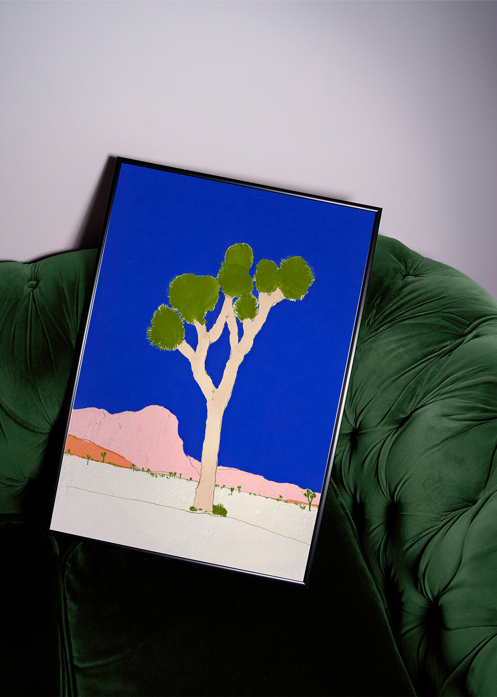 Art de paysage: arbre du désert sobre ciel bleu vif