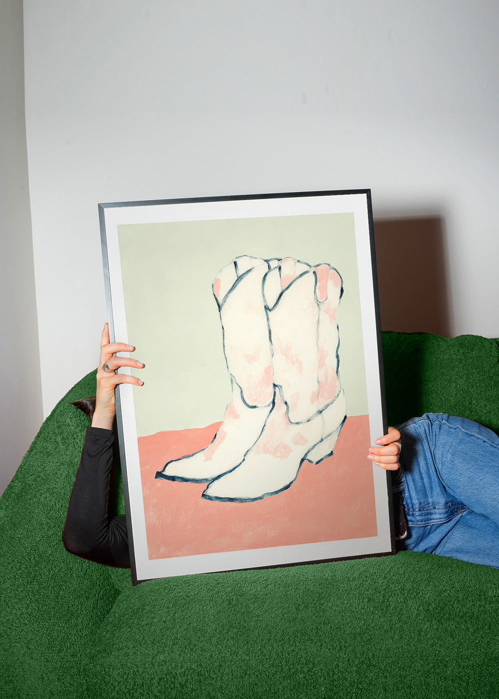 Illustration bottes blanches sur fond pastel