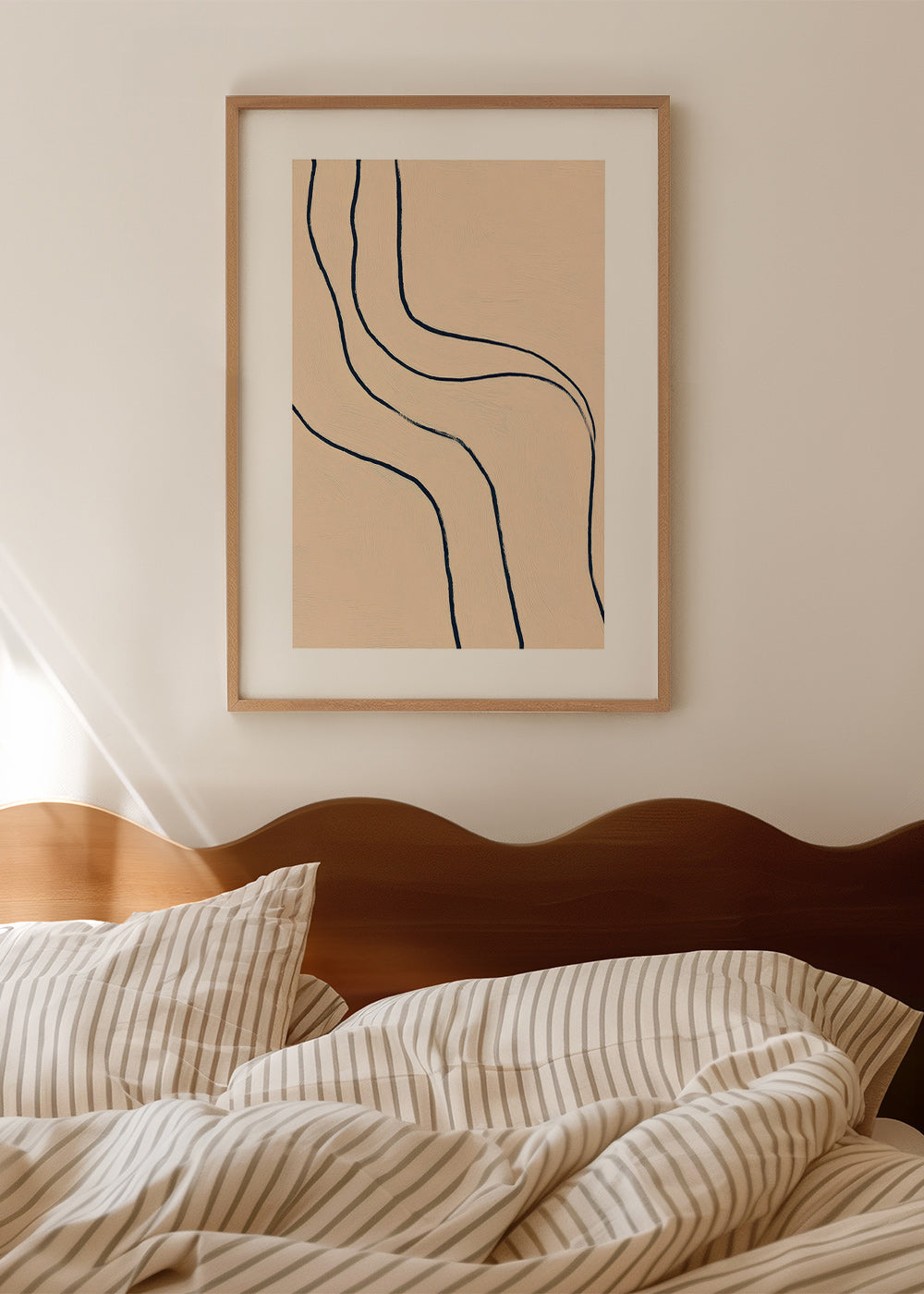 Tableau minimaliste à lignes fluides sur beige