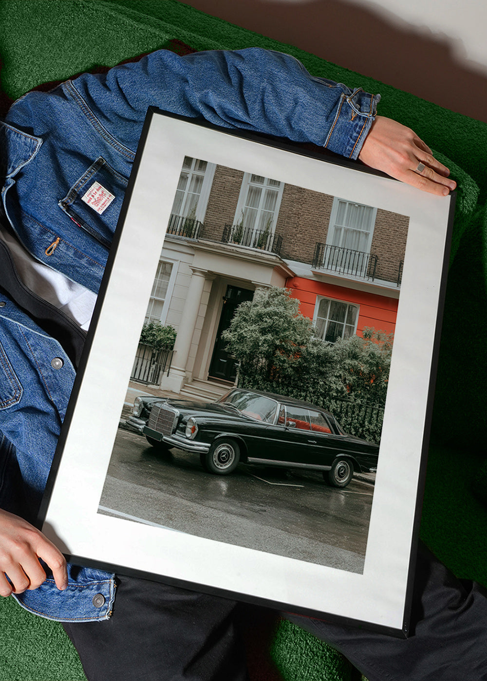 Photographie de rue d'une voiture classique