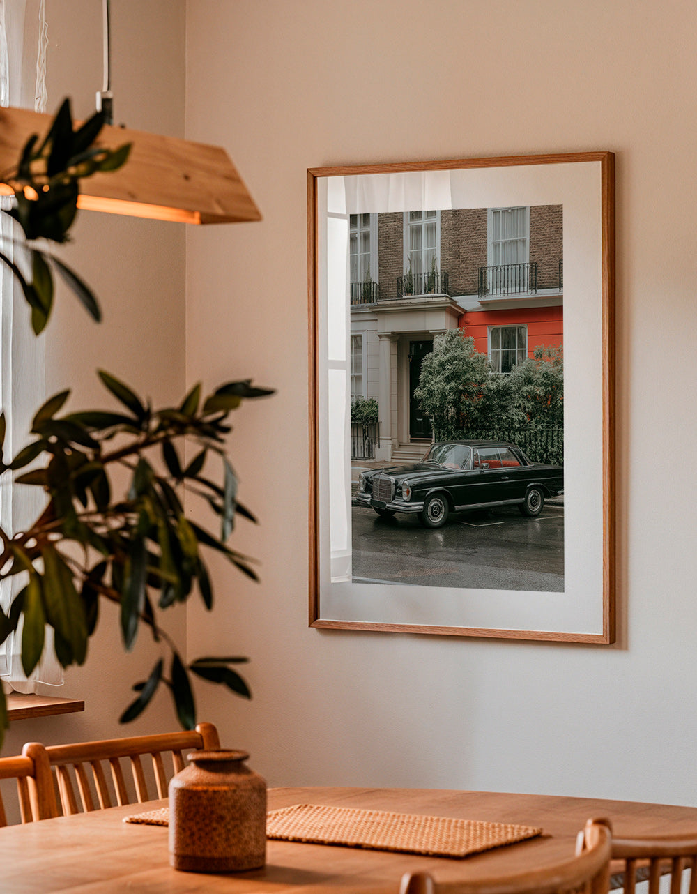 Photographie de rue d'une voiture classique