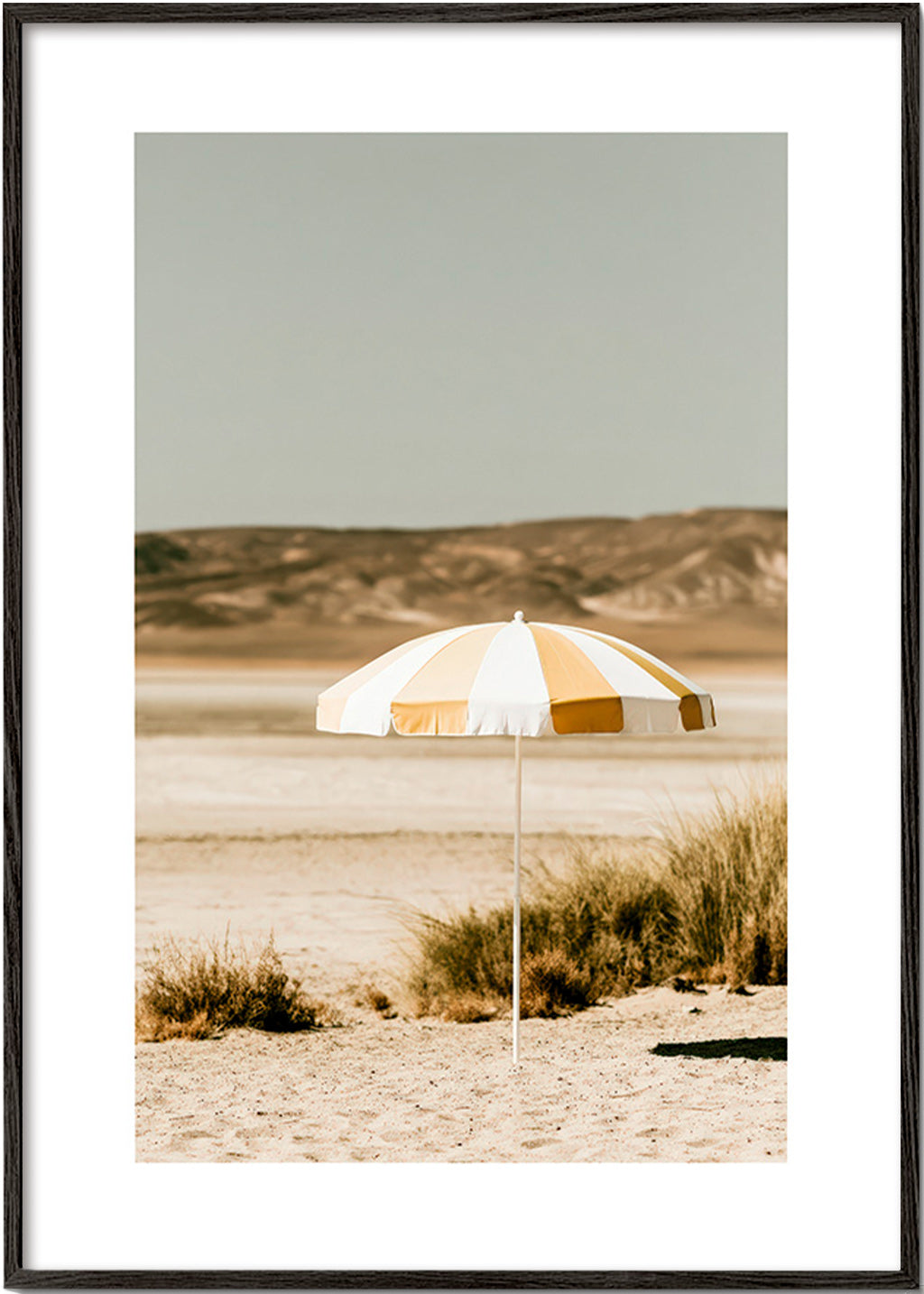 Art de paysage avec parasol de plage rayé