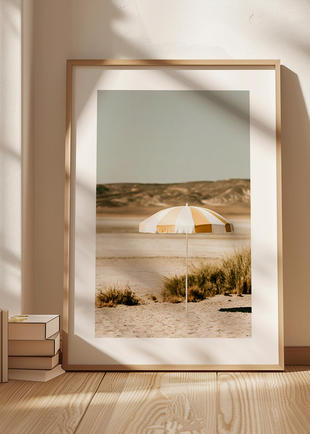 Art de paysage avec parasol de plage rayé
