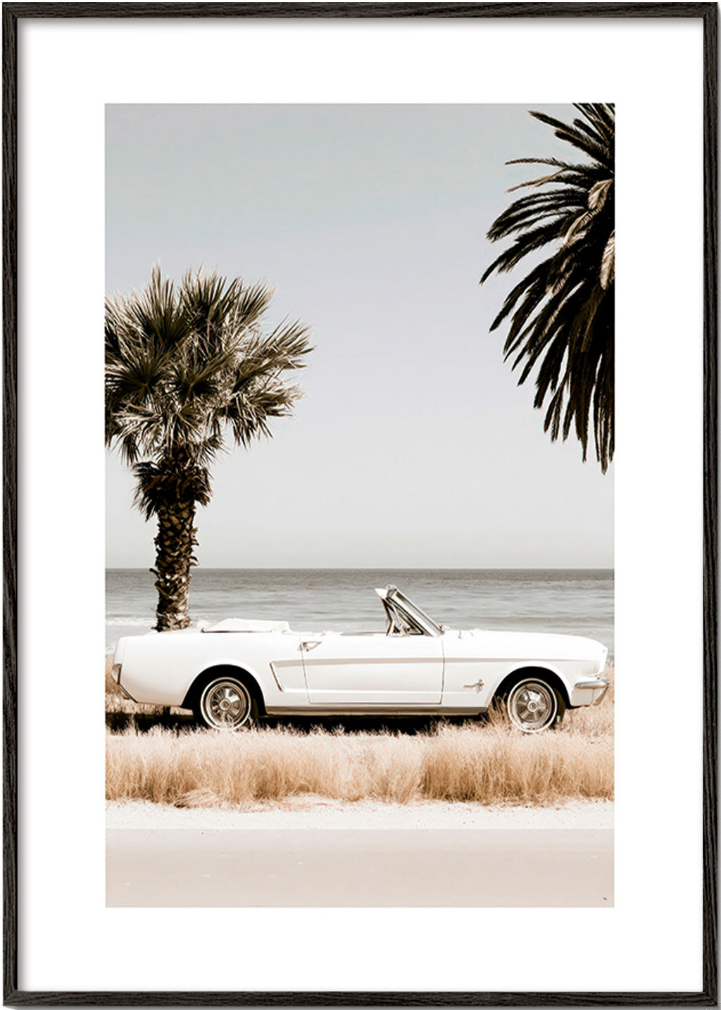 Photographie voiture vintage au bord de la mer