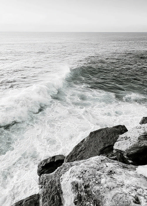 Art de paysage: falaise et vague en noir et blanc