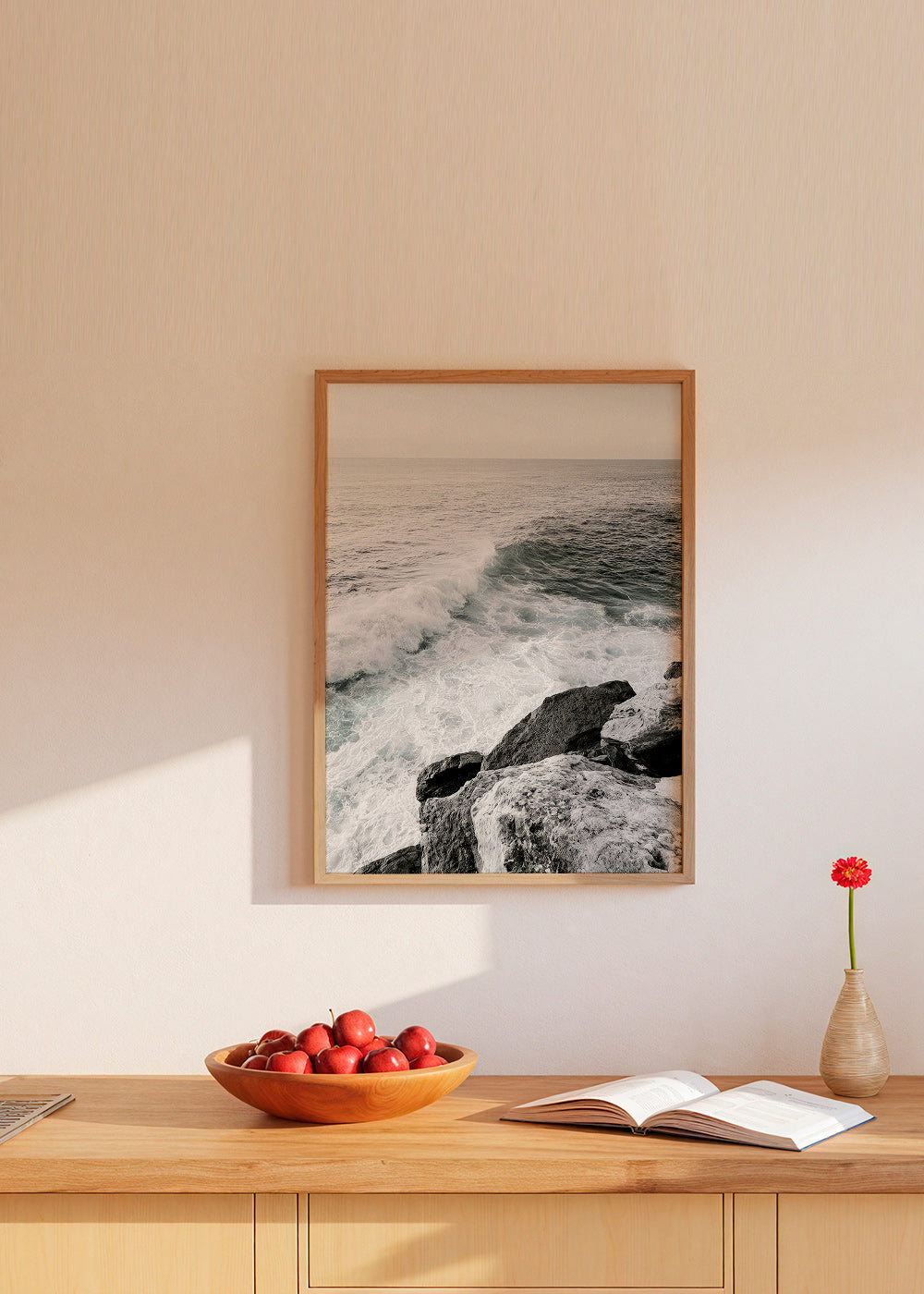 Art de paysage: falaise et vague en noir et blanc