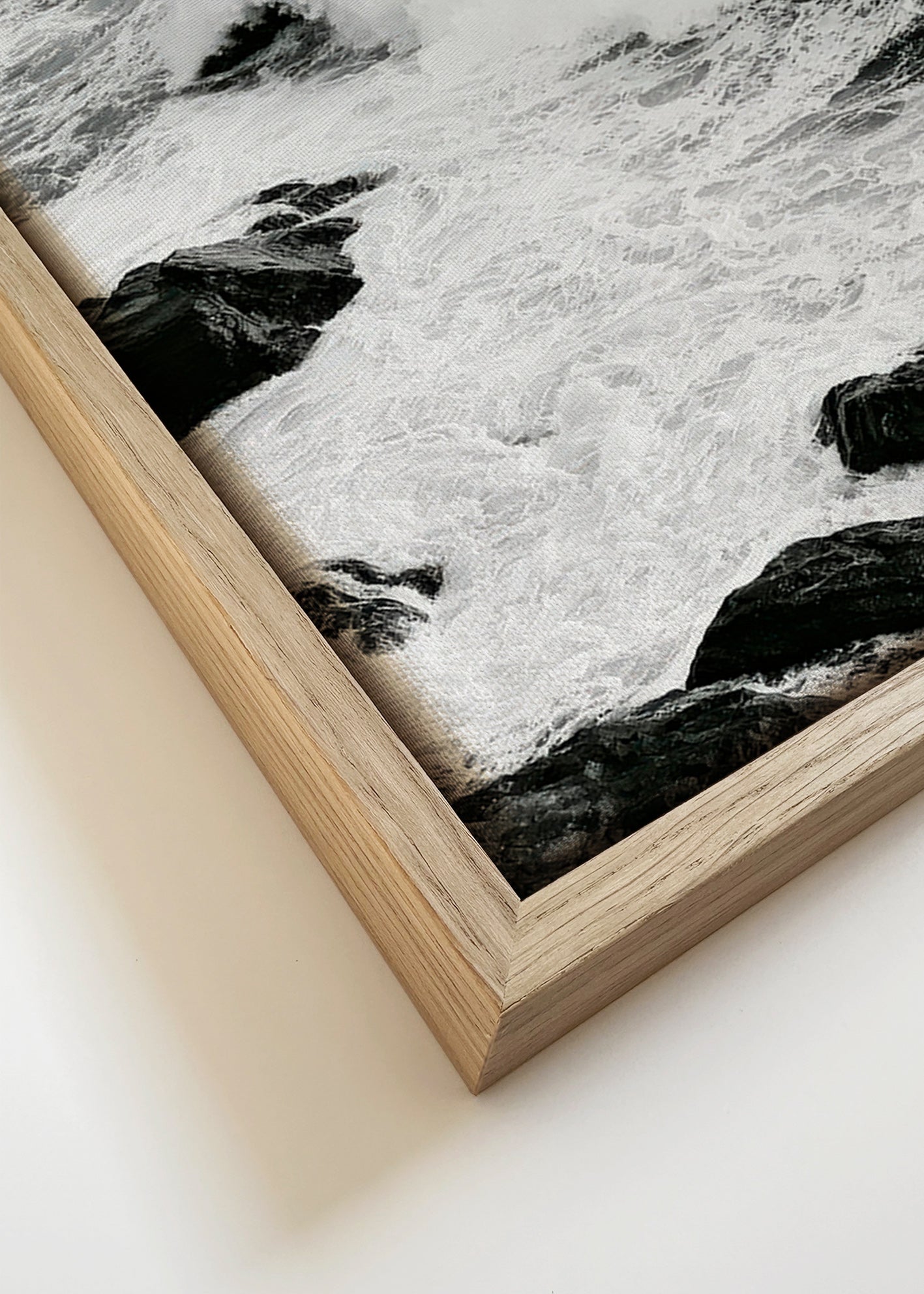Tableau de paysage marin en noir et blanc avec vagues