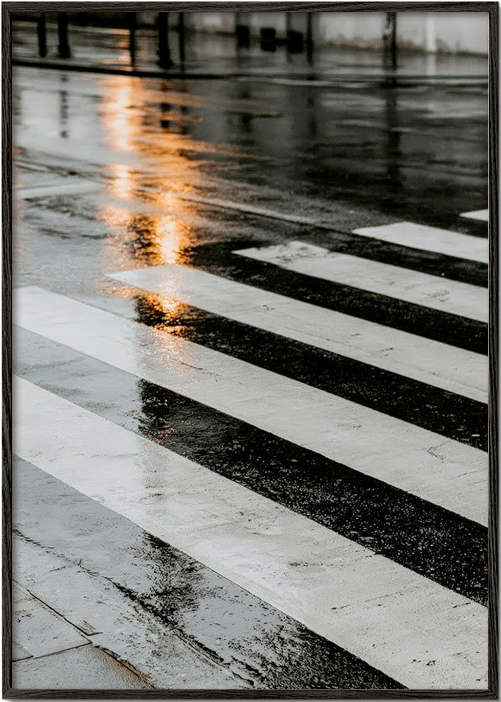 Photographie urbaine : passage piéton mouillé