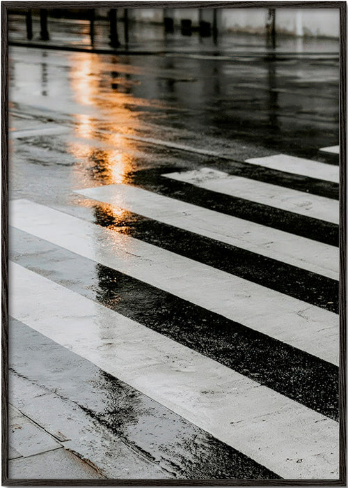 Photographie urbaine : passage piéton mouillé