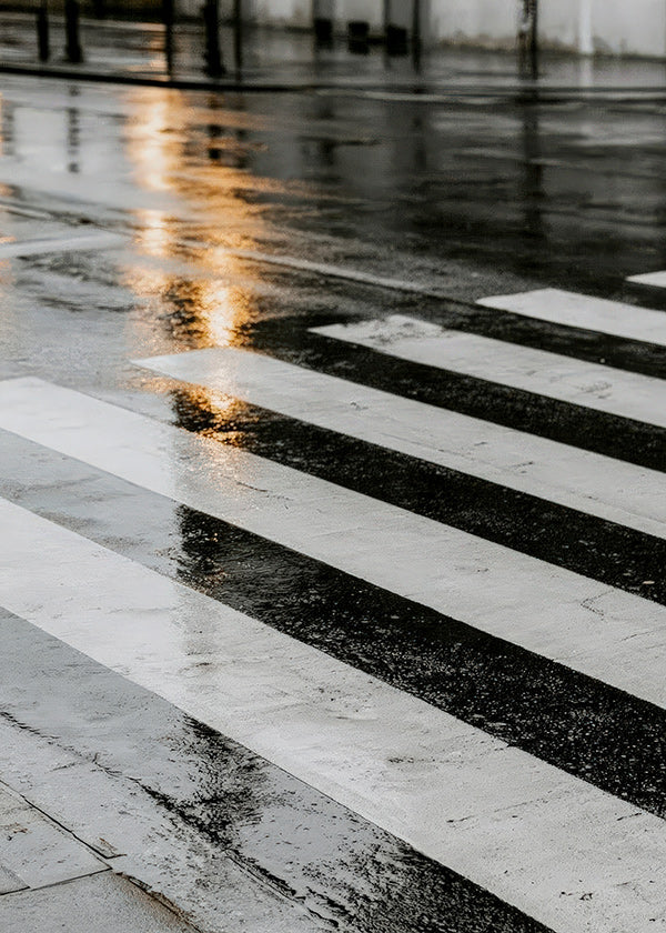 Photographie urbaine : passage piéton mouillé