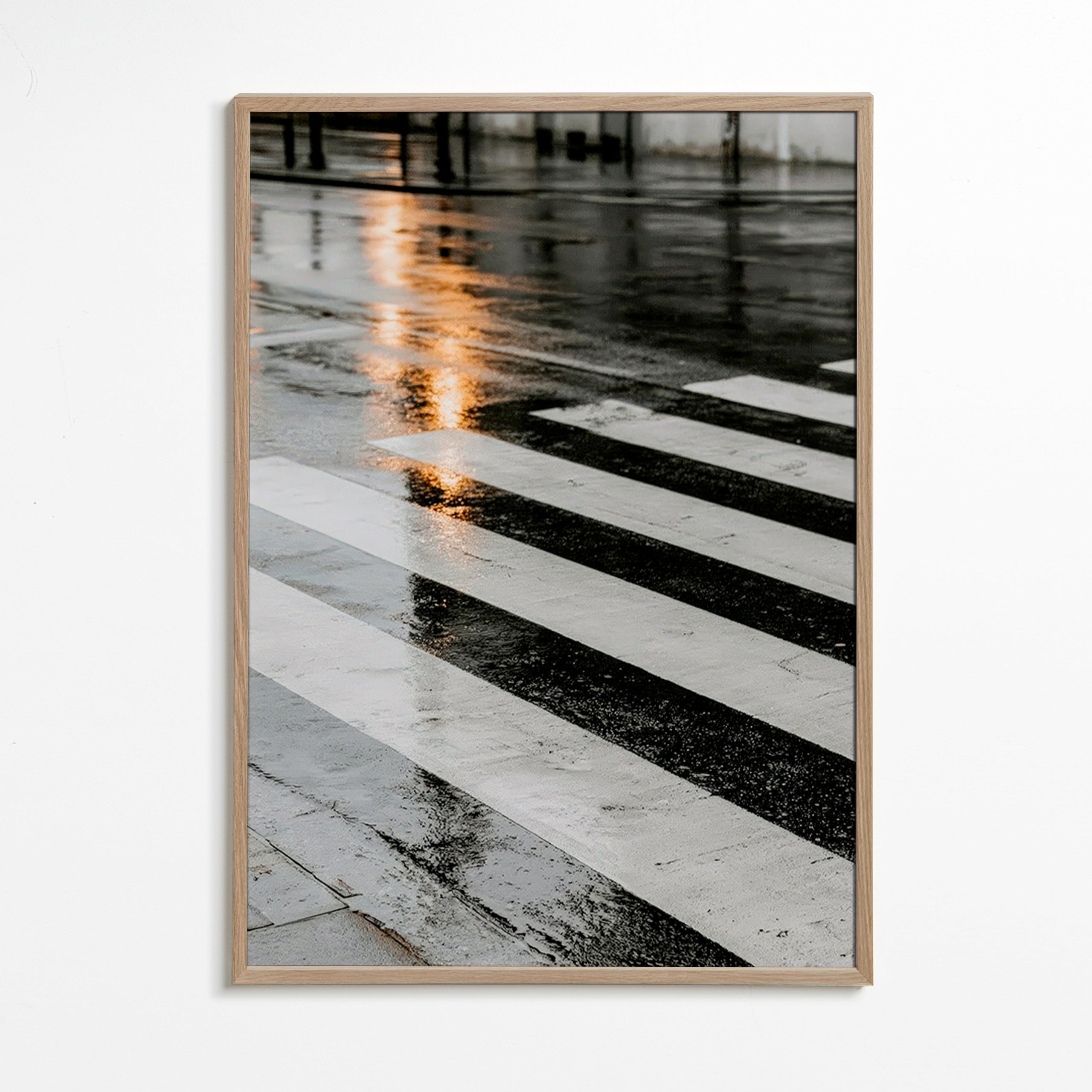 Photographie urbaine : passage piéton mouillé