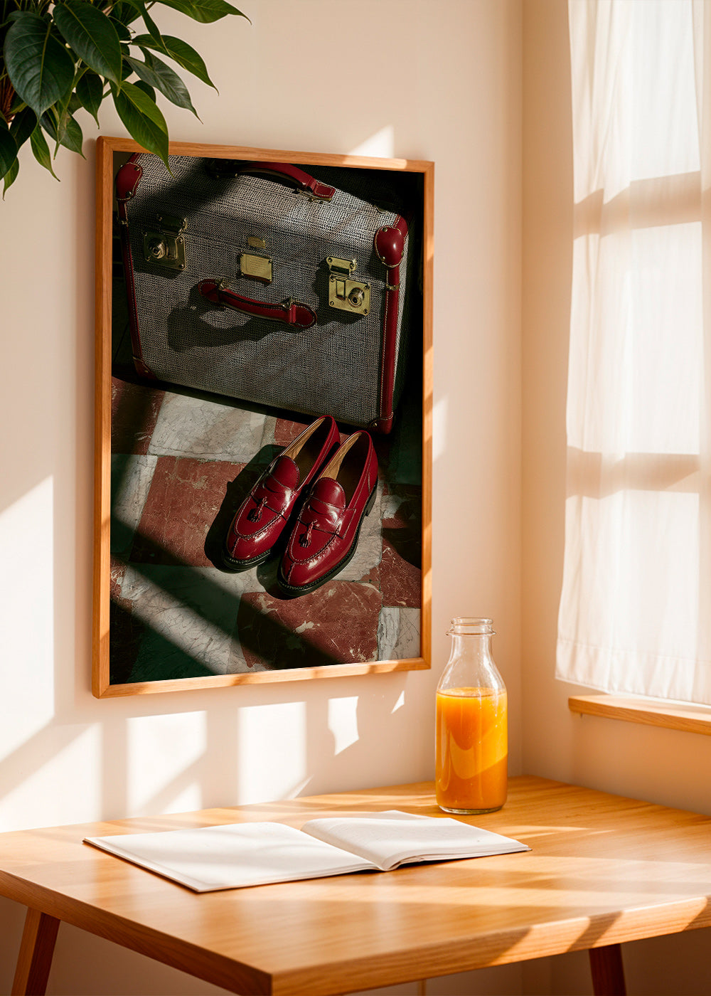 Photographie de voyage: valise vintage et mocassins rouges