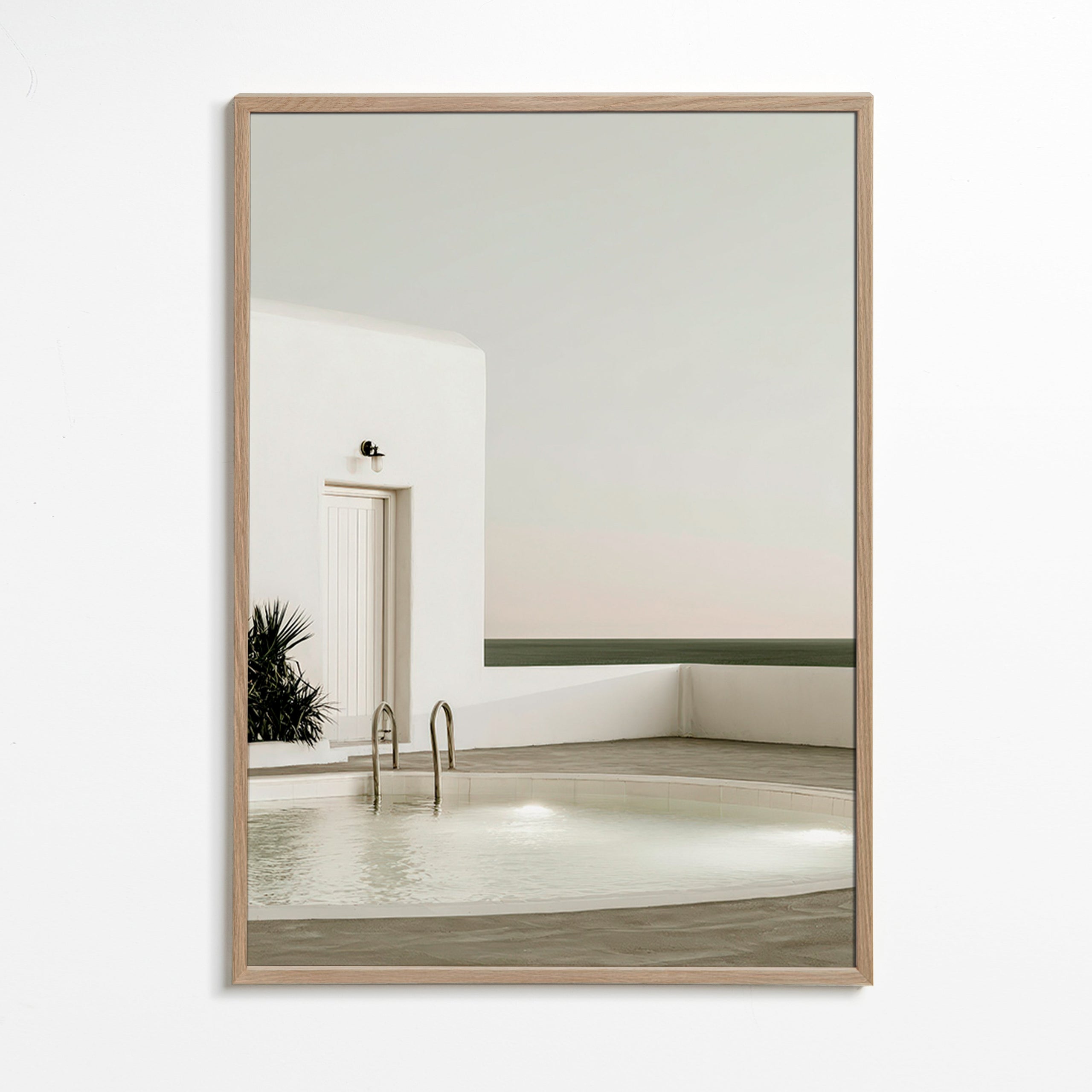 Photographie de piscine minimaliste et architecture blanche