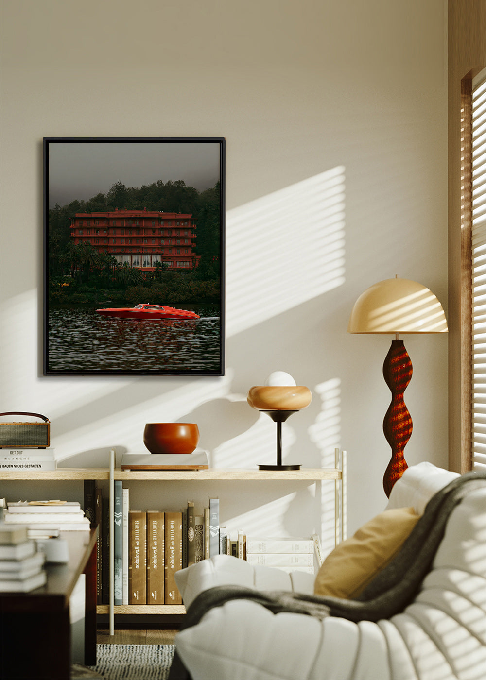 Tableau de paysage avec hôtel rouge et bateau