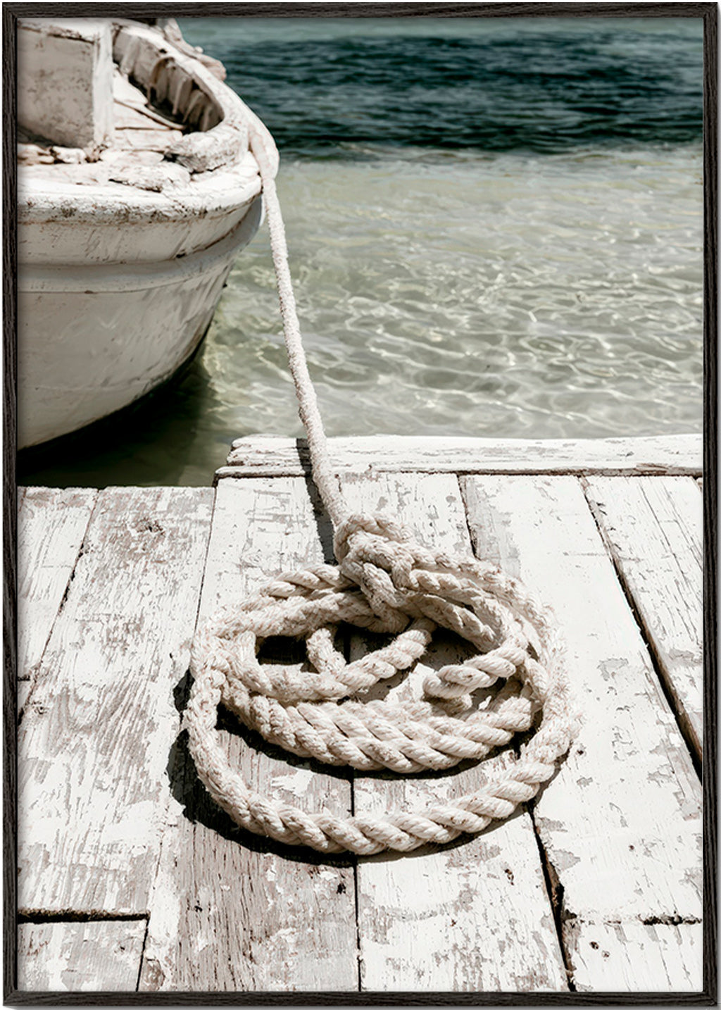 Photographie de ponton et corde au premier plan