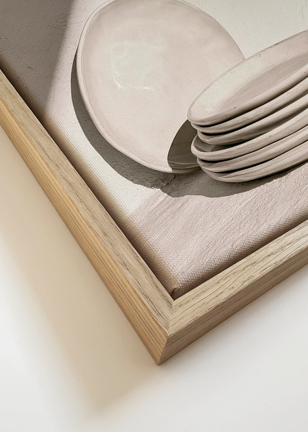 Art de cuisine: céramiques blanches à la lumière