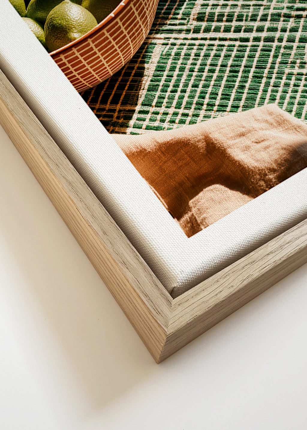 Art de cuisine: limettes dans un bol sobre tissu gráfico