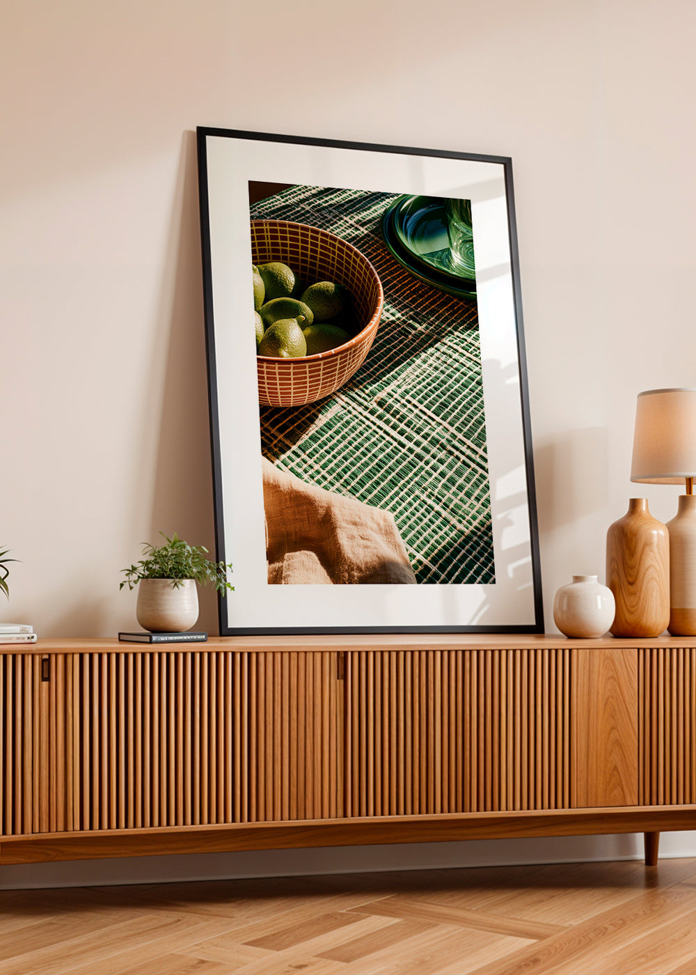 Art de cuisine: limettes dans un bol sobre tissu gráfico