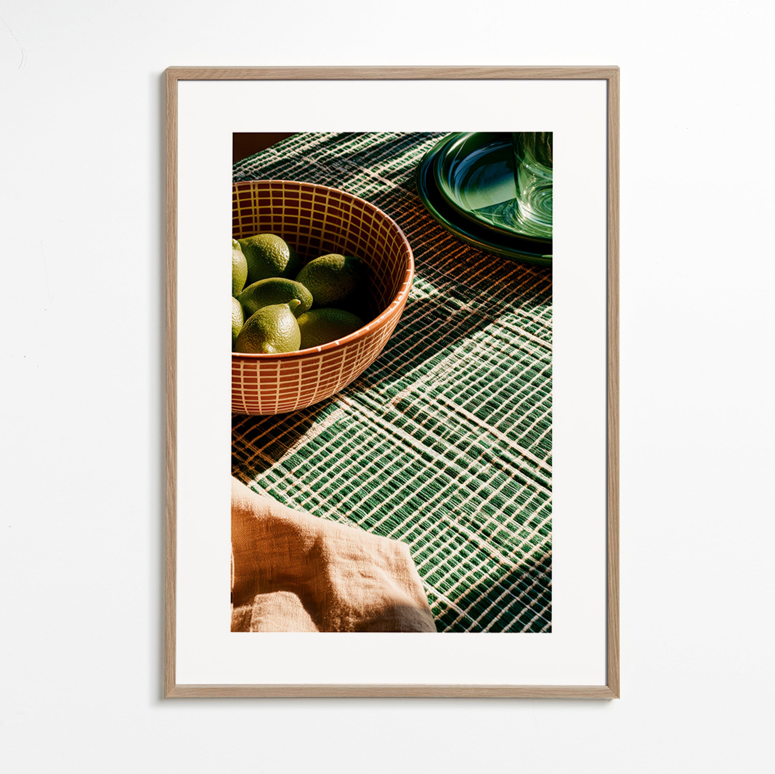 Art de cuisine: limettes dans un bol sobre tissu gráfico