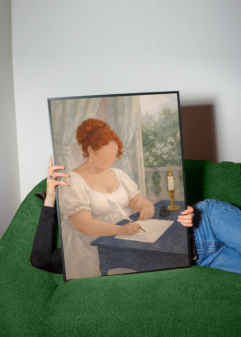 Illustration de dame écrivant à la bougie