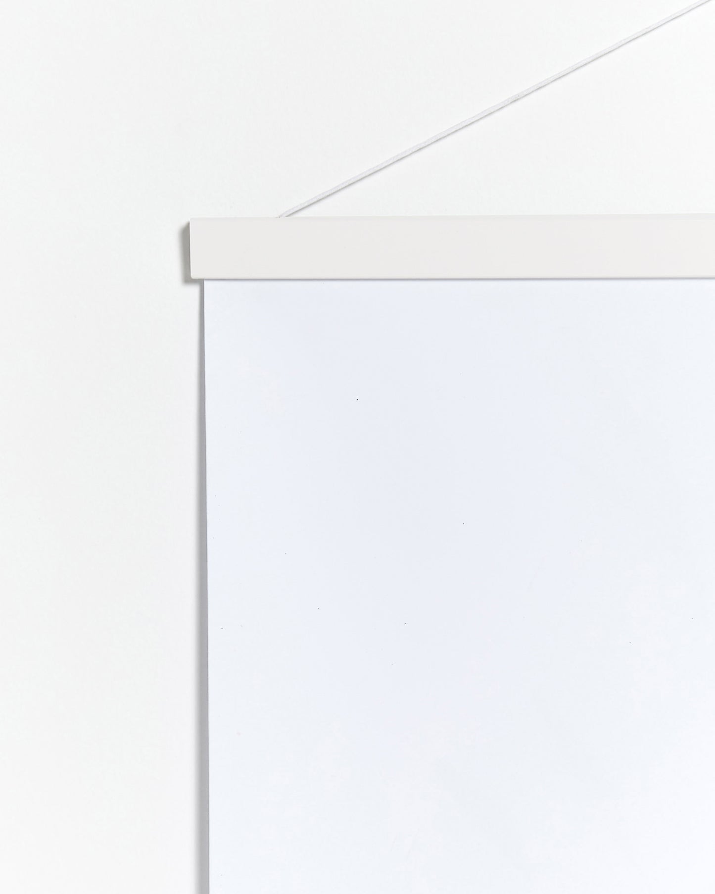 Porte affiche 70cm en bois et blanc
