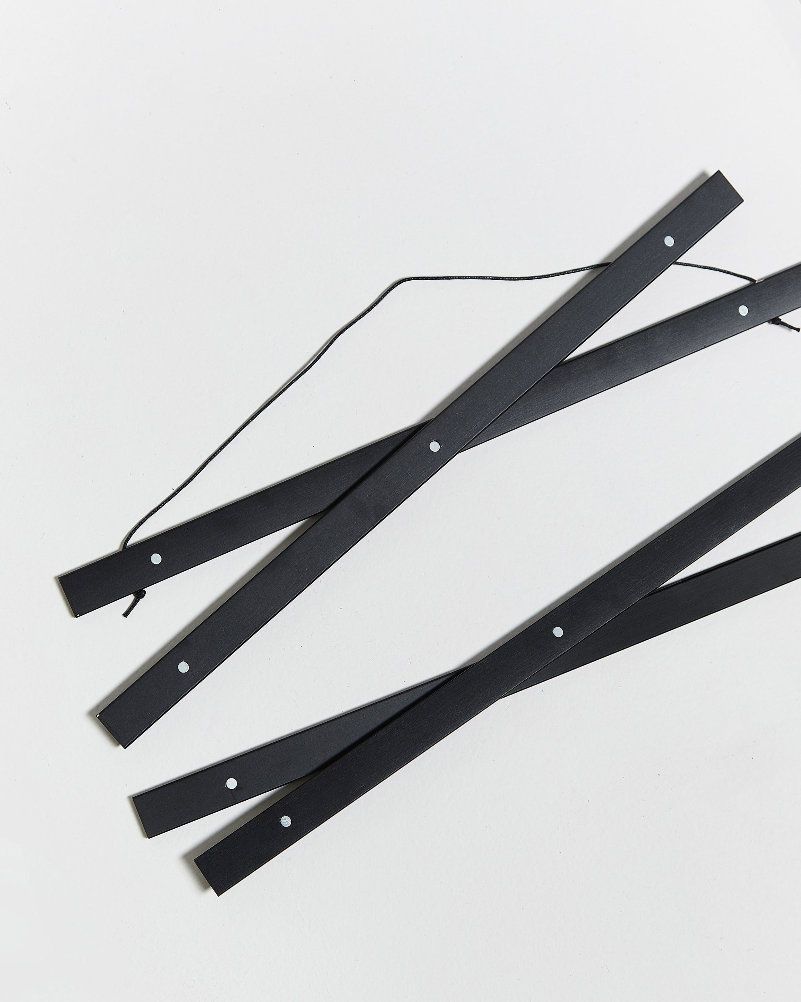 Porte affiche en bois noir 60 cm