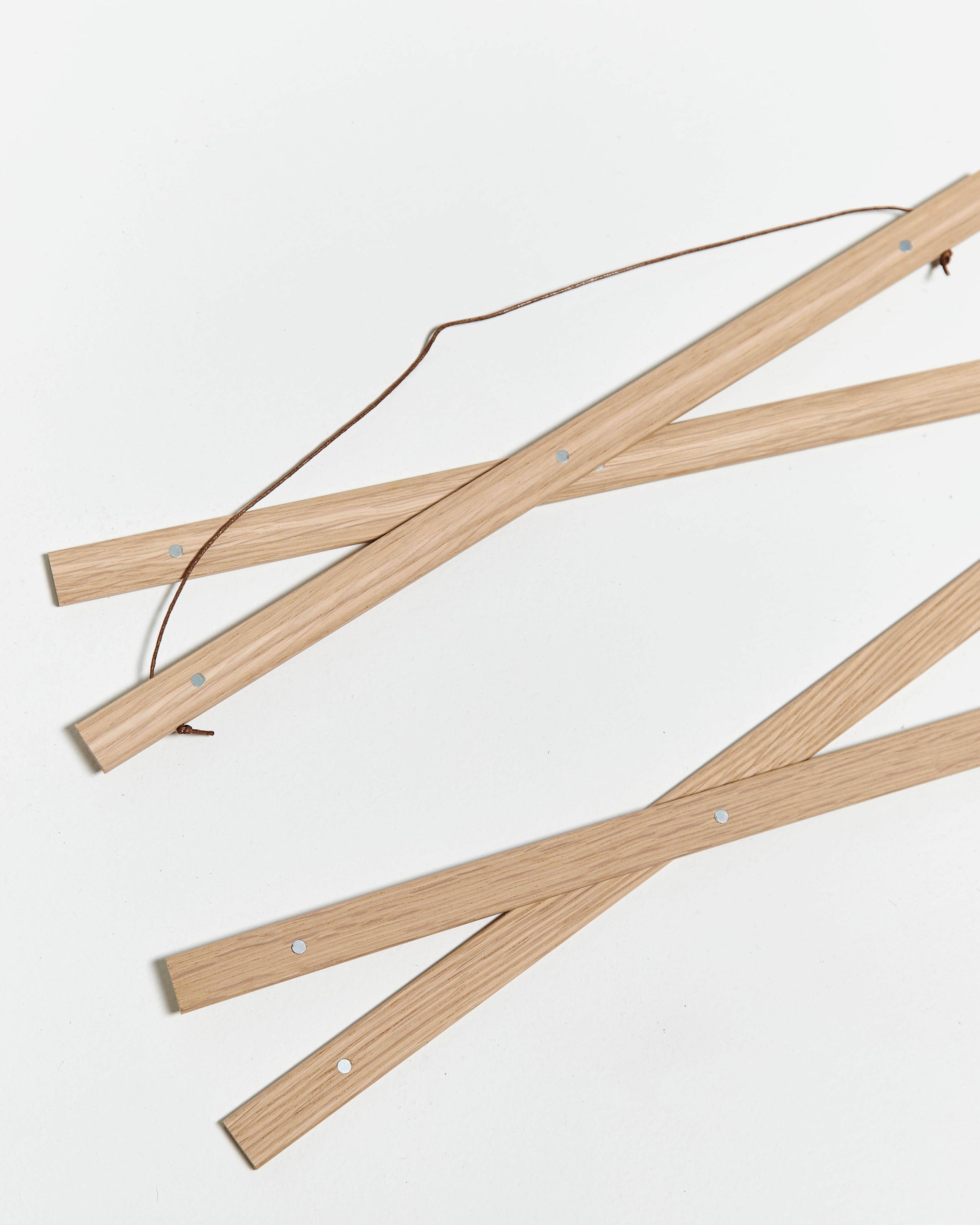 Porte affiche 30cm bois et couleur chêne